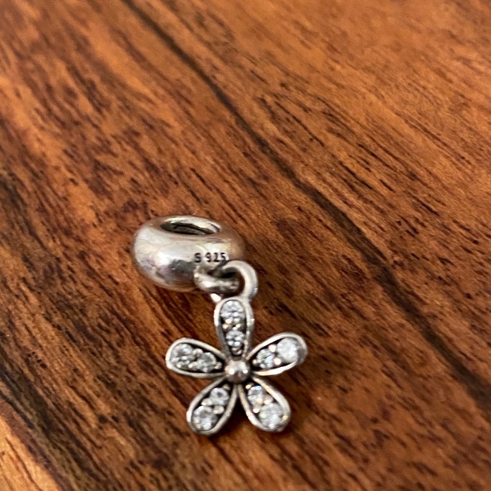 Pandora Dangle Charm Daisy Sterling Silver - Picture 4 of 4